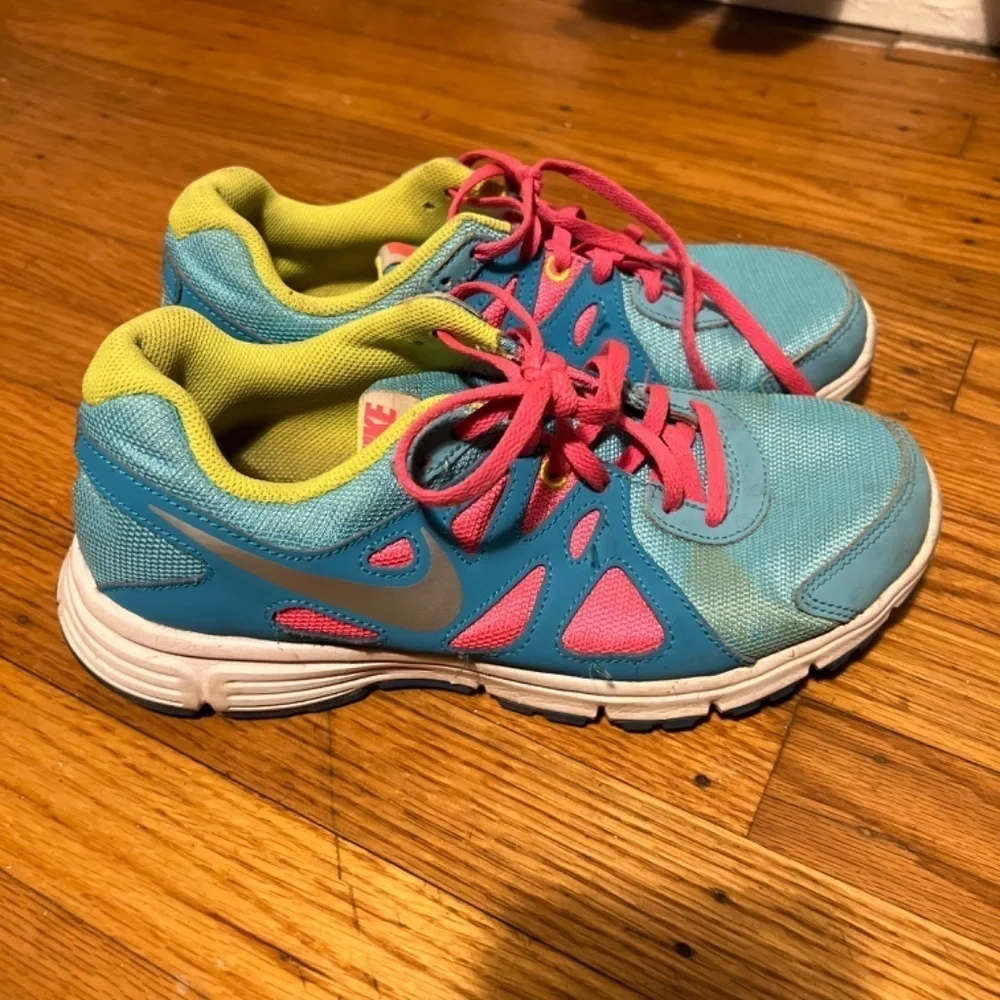 Nike youth sneakers size 7
